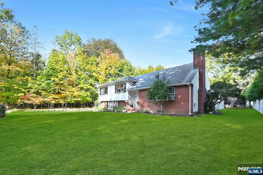 Photo of 211 Airmount Road, Mahwah, NJ 07430 (MLS # 25037161)