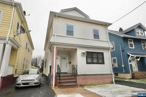 Photo of 81 Berkeley Avenue, Bloomfield, NJ 07003 (MLS # 25043686)