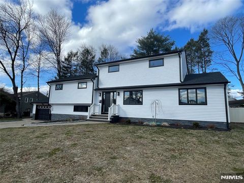 229 Standish Road Paramus NJ 07652