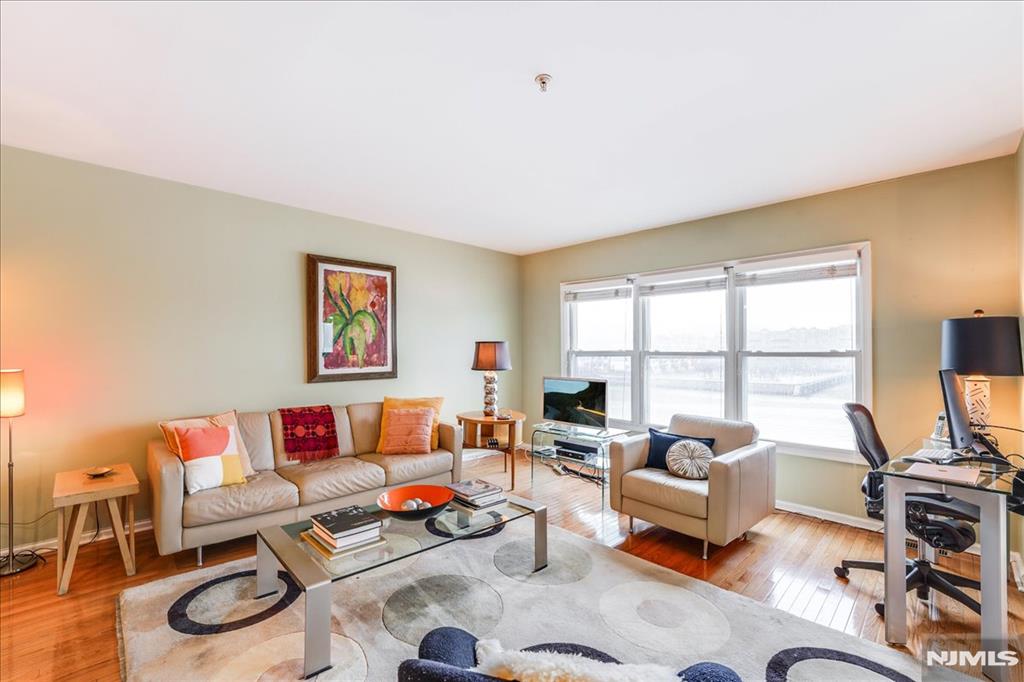 252 The Promenade 252