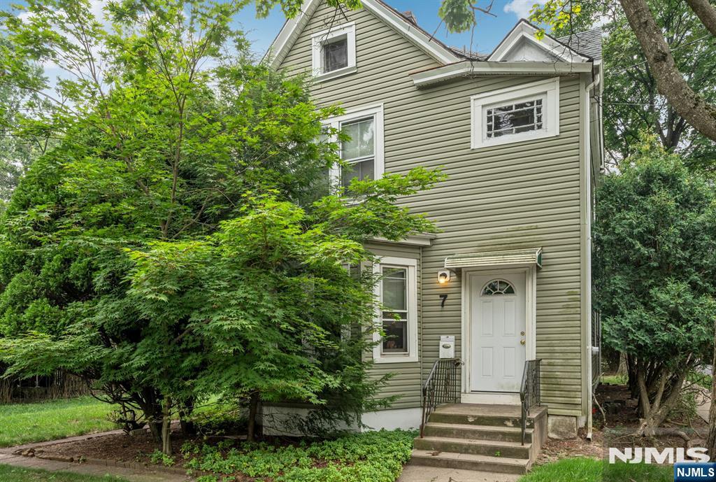 7 Hardenburgh Avenue