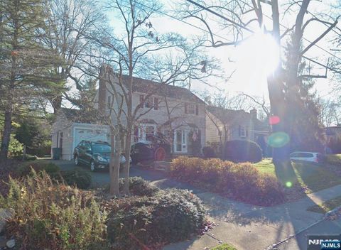 48 Freeman Street Roseland NJ 07068