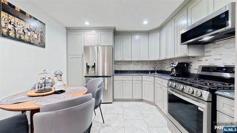Photo of 366 Cottonwood Way, Mahwah, NJ 07430 (MLS # 25030347)