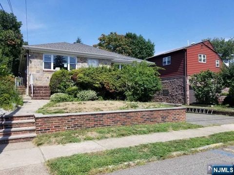 Photo of 229 Mohegan Way, Fort Lee, NJ 07024 (MLS # 25039492)