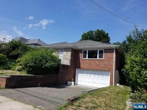 Photo of 229 Mohegan Way, Fort Lee, NJ 07024 (MLS # 25039492)