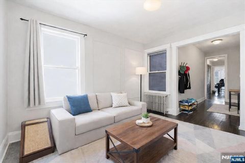 Photo of 33 Thorne Street #4, Jersey City, NJ 07307 (MLS # 26012744)