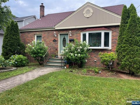Photo of 640 New York Avenue, Lyndhurst, NJ 07071 (MLS # 25025570)