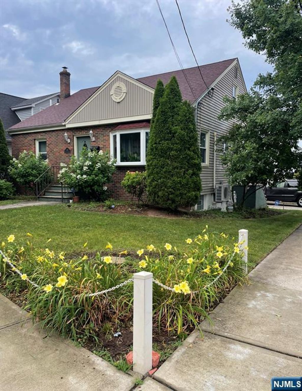 Photo of 640 New York Avenue, Lyndhurst, NJ 07071 (MLS # 25025570)