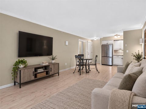 Photo of 1510 Faulkner Court, Mahwah, NJ 07430 (MLS # 26034335)