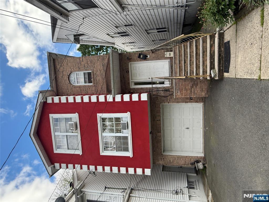 Property for Sale at 74 Kenmore Avenue, Newark, New Jersey - Bedrooms: 6 
Bathrooms: 5 
Rooms: 13  - $629,000