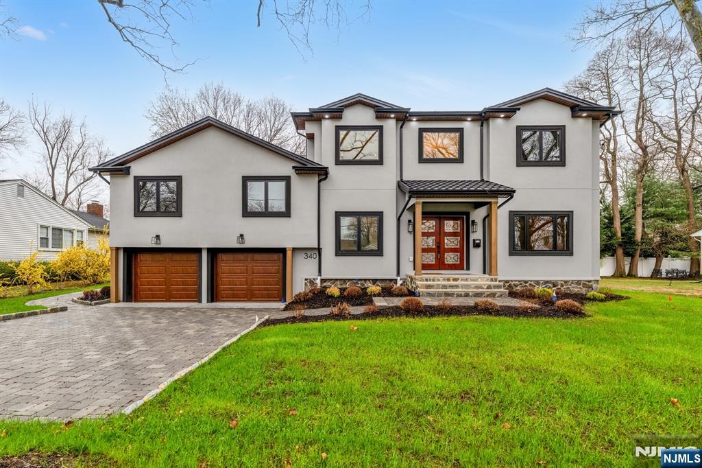 Property for Sale at 340 Ellen Place, Paramus, New Jersey - Bedrooms: 6 
Bathrooms: 5 
Rooms: 10  - $1,795,000