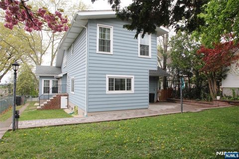 586 Hillside Street Ridgefield NJ 07657