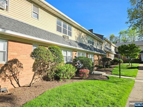 Photo of 20 Lakeview, Leonia, NJ 07605 (MLS # 26009789)