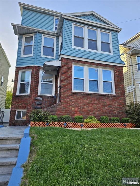 Photo 1 of 271 Davis Ave 2, Kearny, New Jersey, $2,300, Web #: 325017473