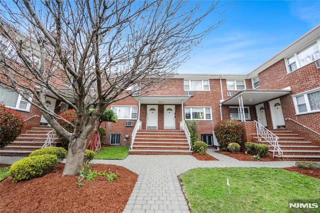 201 Oakdene Place D2