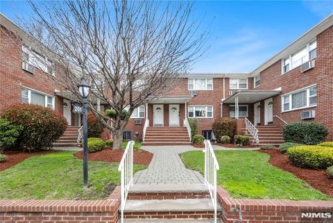 201 Oakdene Place D2 Cliffside Park NJ 07010