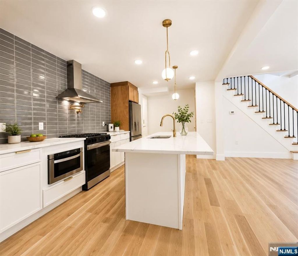 Photo of 7 Pierce Avenue, Jersey City, NJ 07307 (MLS # 26018265)