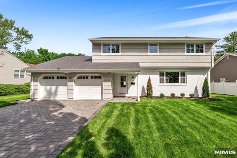 246 Oakwood Drive Paramus NJ 07652