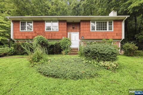 Photo of 24 Hickory Road, Ringwood, NJ 07456 (MLS # 26032653)