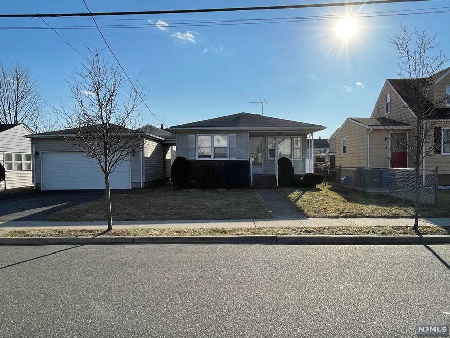 Great opportunity! 3 BR 1 1/2 bathroom ranch on a large lot & huge basement! Excellent potential! Open layout from living room to the eat in kitchen. 3 BRs and 1/2 bathrooms on first flr. Huge basement with lots of potential. Bring your update ideas ! All in a great neighborhood in walking distance to NYC Bus, stores & schools!