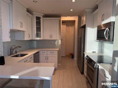 Photo of 100 Carlyle DR #12JN, Cliffside Park, NJ 07010 (MLS # 26039666)