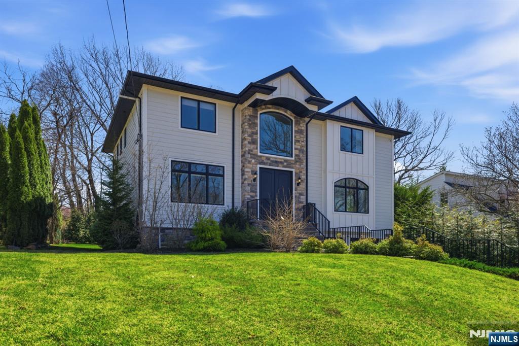 34 Dubois Avenue
