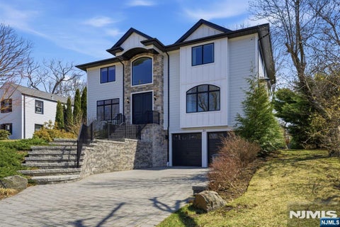 Photo of 34 Dubois Avenue, Alpine, NJ 07620 (MLS # 26029217)