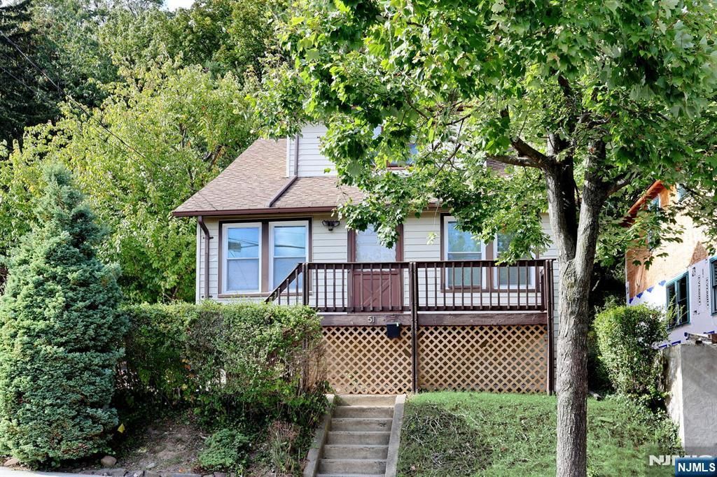 Photo of 51 Mountainside Terrace, Clifton, NJ 07013 (MLS # 25036093)