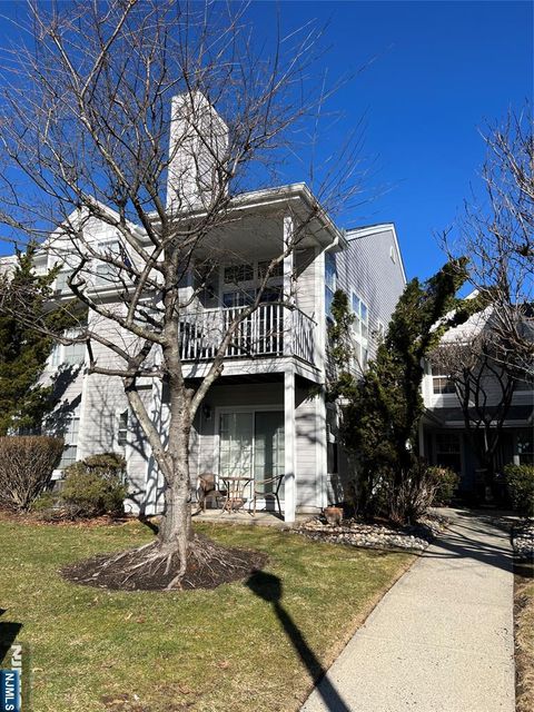 Photo of 1155 Garrison Ct, Mahwah, NJ 07430 (MLS # 26006712)
