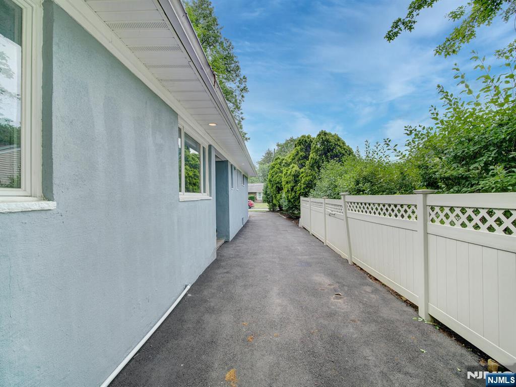 15 Lessing Road
