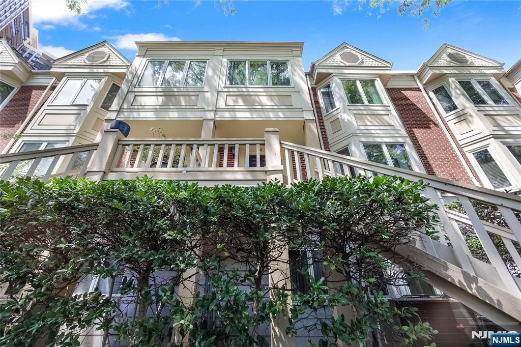 10 Lenox Court