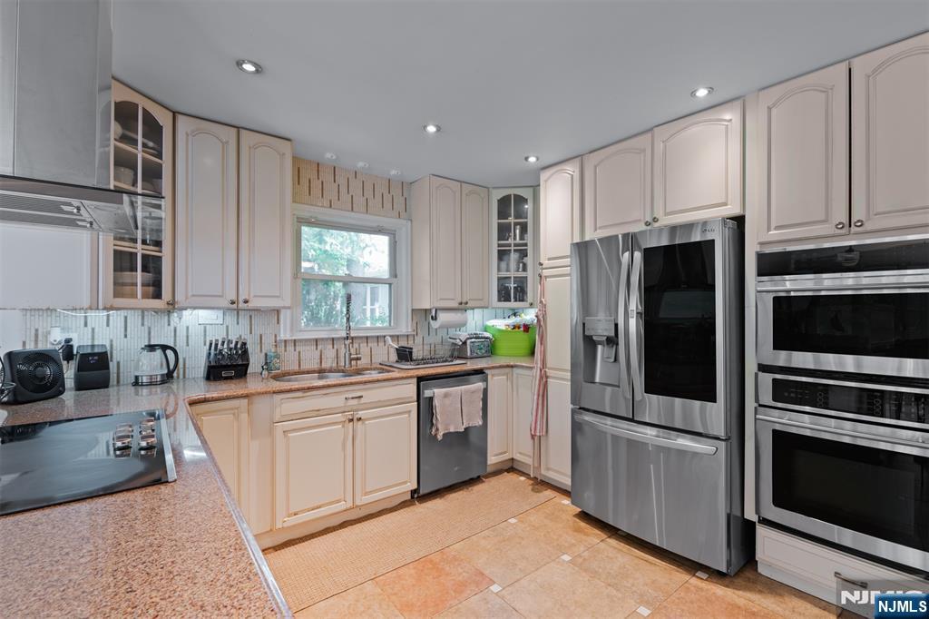 338 Van Dien Avenue