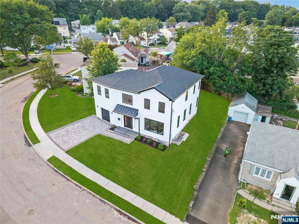 30 Winding Way