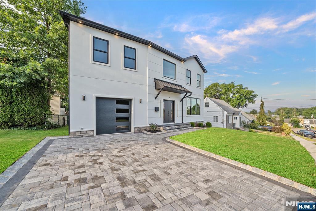 30 Winding Way