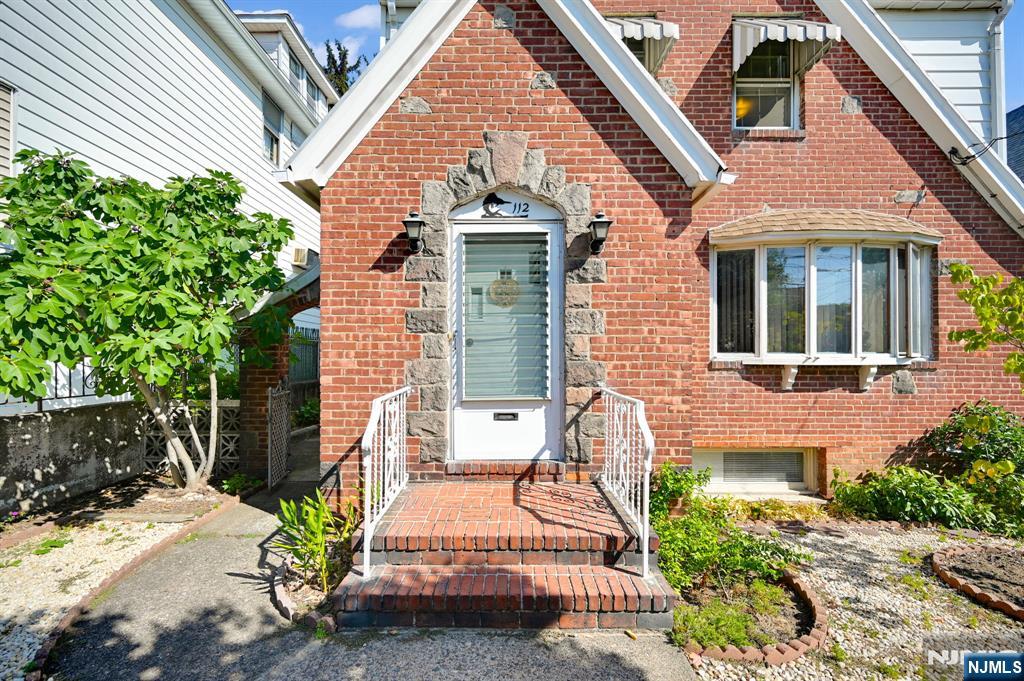 112 W 3rd Street