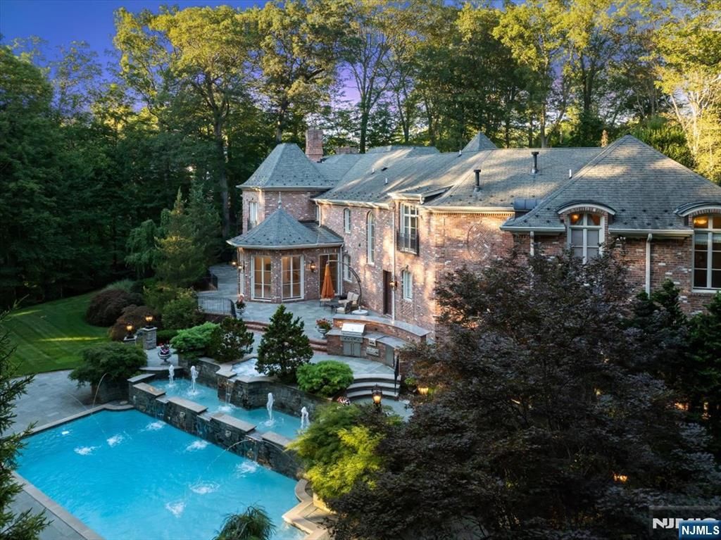 Photo of 47 Fox Hedge Road, Saddle River, NJ 07458 (MLS # 25025335)