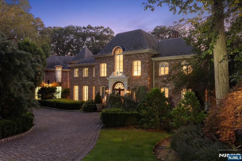 Photo of 47 Fox Hedge Road, Saddle River, NJ 07458 (MLS # 25025335)