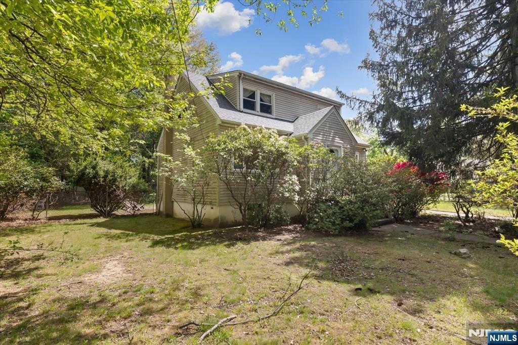 1085 Roosevelt Avenue