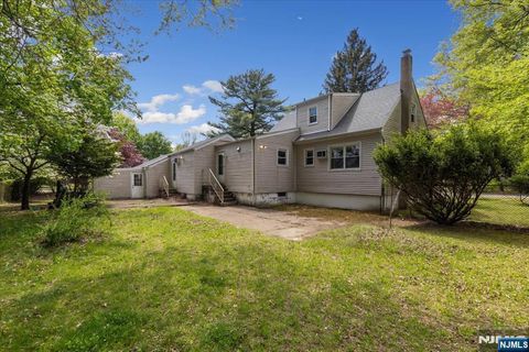1085 Roosevelt Avenue New Milford NJ 07646