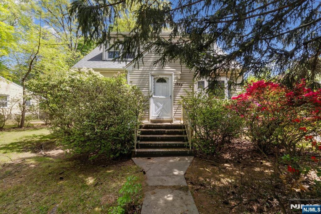 1085 Roosevelt Avenue