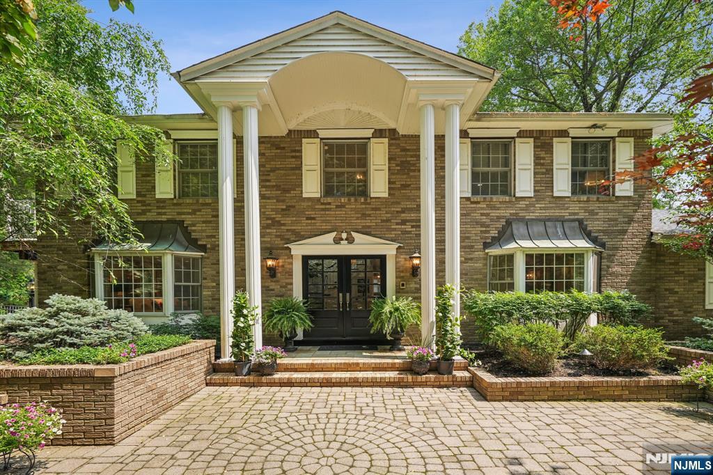 63 Stony Brook Road, Montville Twp, New Jersey - 4 Bedrooms  
4 Bathrooms  
10 Rooms - 