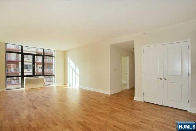Rental Property at 29 1st 806, Hackensack, New Jersey - Bedrooms: 2 
Bathrooms: 2 
Rooms: 5  - $2,900 MO.