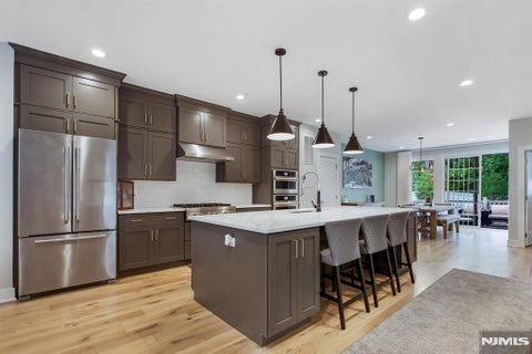 Photo of 98 Cinnamon Drive, Upper Saddle River, NJ 07458 (MLS # 26035903)
