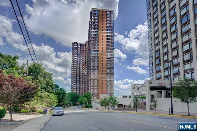 Rental Property at 100 Old Palisade Rd 2605, Fort Lee, New Jersey - Bedrooms: 3 
Bathrooms: 4 
Rooms: 7  - $5,000 MO.