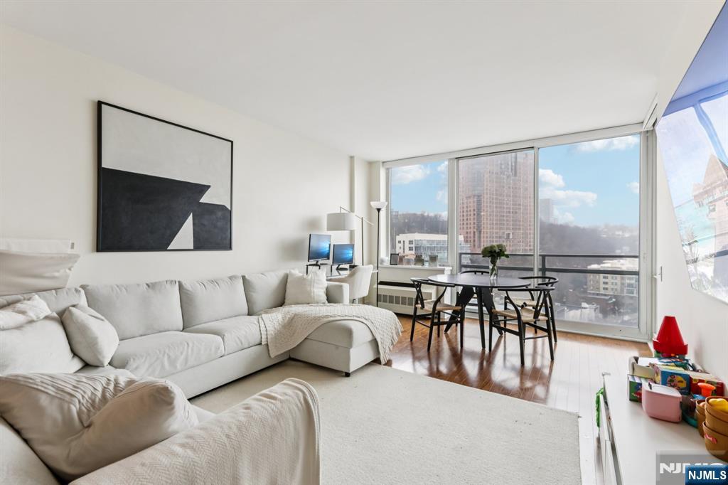 1215 Hudson Park 1215