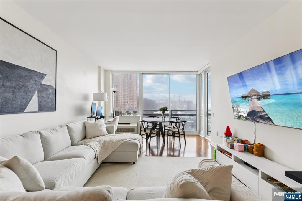 1215 Hudson Park 1215