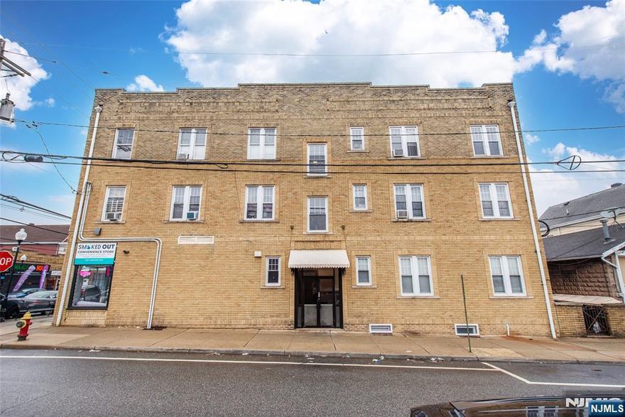 This bright 1-bedroom, 1-bath apartment in Clifton's desirable Lakeview section offers comfortable living with everyday convenience. Located on the 3rd floor (walk-up), the unit features updated finishes and a functional layout. A laundromat is located directly across the street, and you'll enjoy easy access to transportation, restaurants, and neighborhood shops all within walking distance. Available April 1. Sorry no pets allowed