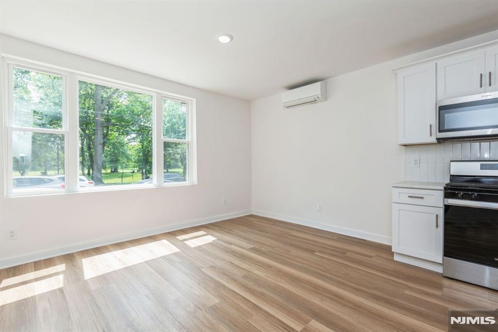 Rental Property at 164 Glenwood Ave 101, Bloomfield, New Jersey - Bedrooms: 1 
Bathrooms: 1 
Rooms: 3  - $2,175 MO.