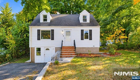 Photo of 23 Wanamaker Avenue, Mahwah, NJ 07430 (MLS # 26039958)