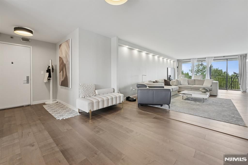 Photo of 1500 Palisade Avenue #6-C, Fort Lee, NJ 07024 (MLS # 25025714)